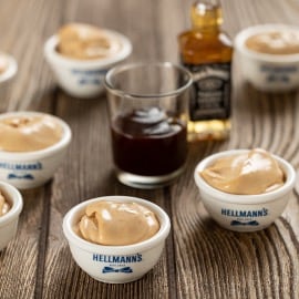 Майонезен дип с барбекю сос и уиски